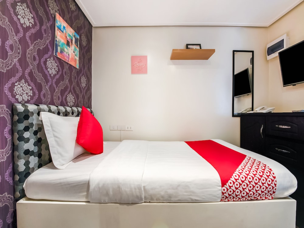 Sunset View Ridge Residences by OYO Rooms