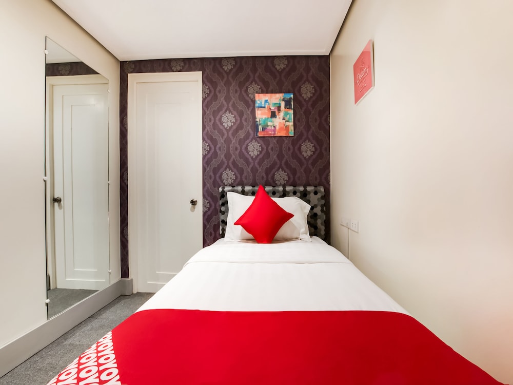 Sunset View Ridge Residences by OYO Rooms