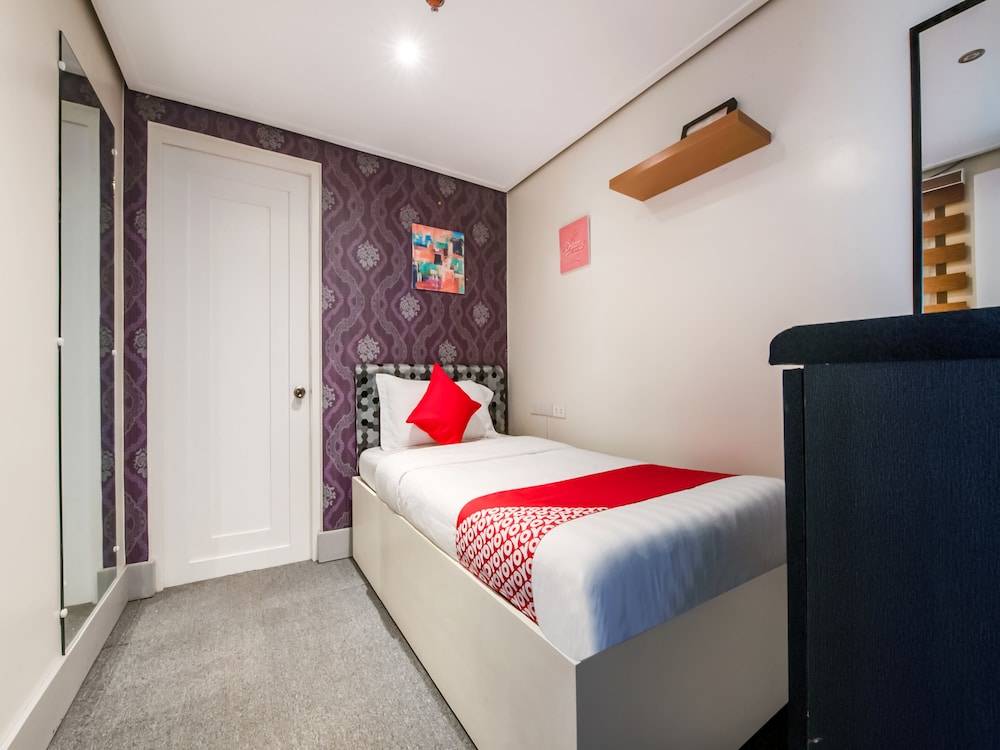 Sunset View Ridge Residences by OYO Rooms