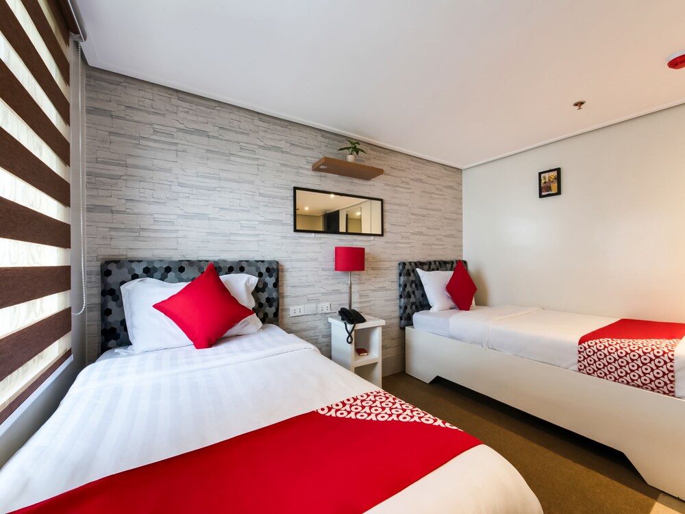 Sunset View Ridge Residences by OYO Rooms