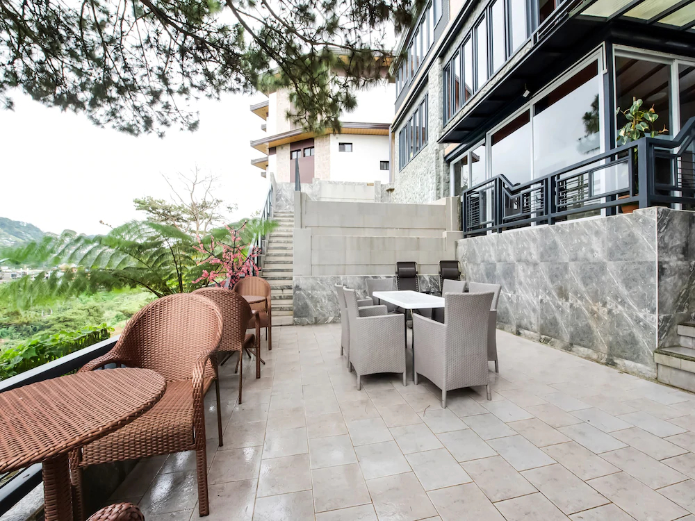 Sunset View Ridge Residences by OYO Rooms