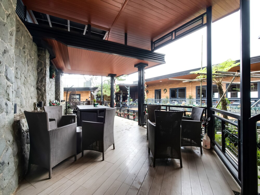 Sunset View Ridge Residences by OYO Rooms