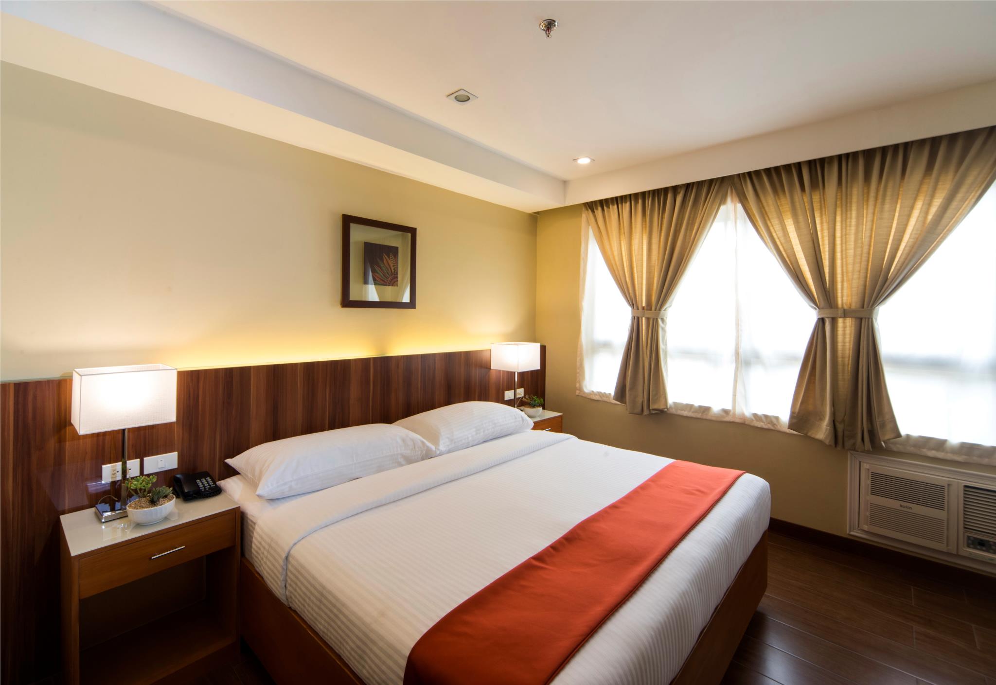 V Hotel and Apartel