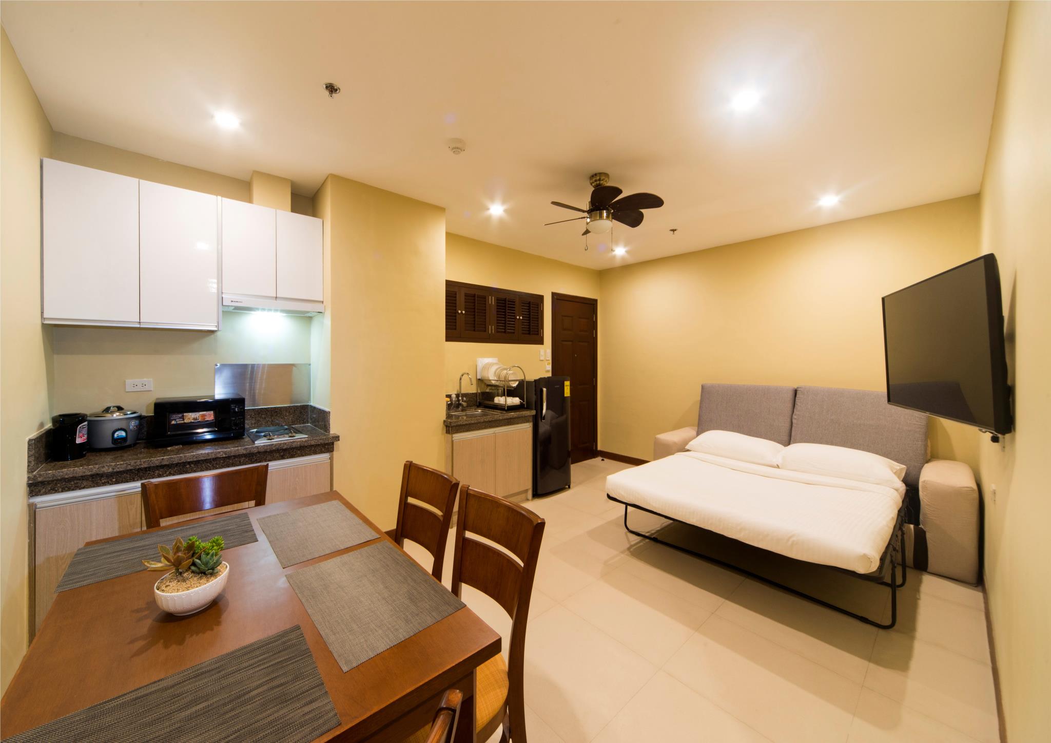 V Hotel and Apartel