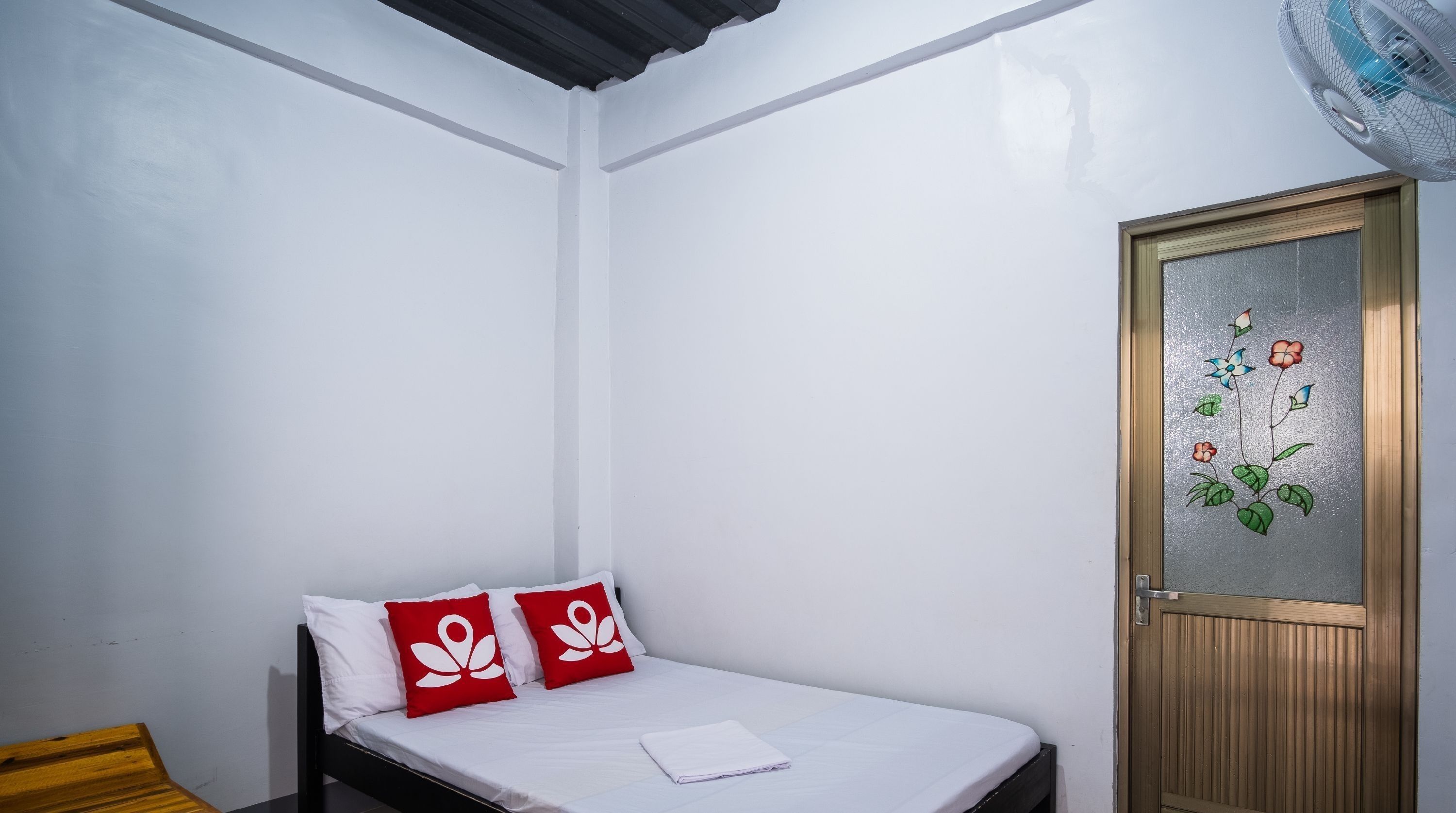 Ninas Transient House by ZEN Rooms