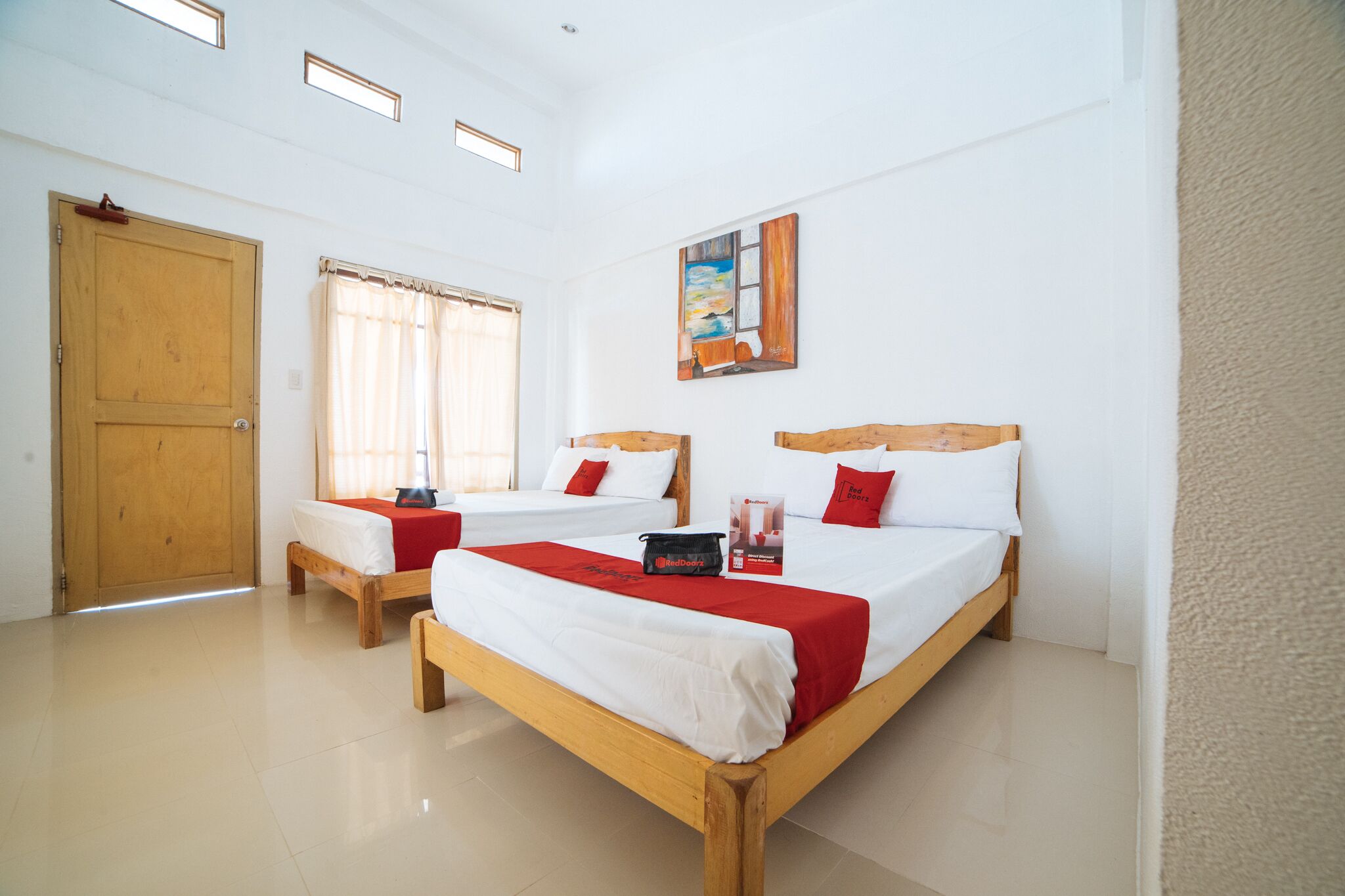 RedDoorz @ Sabang Beach Baler