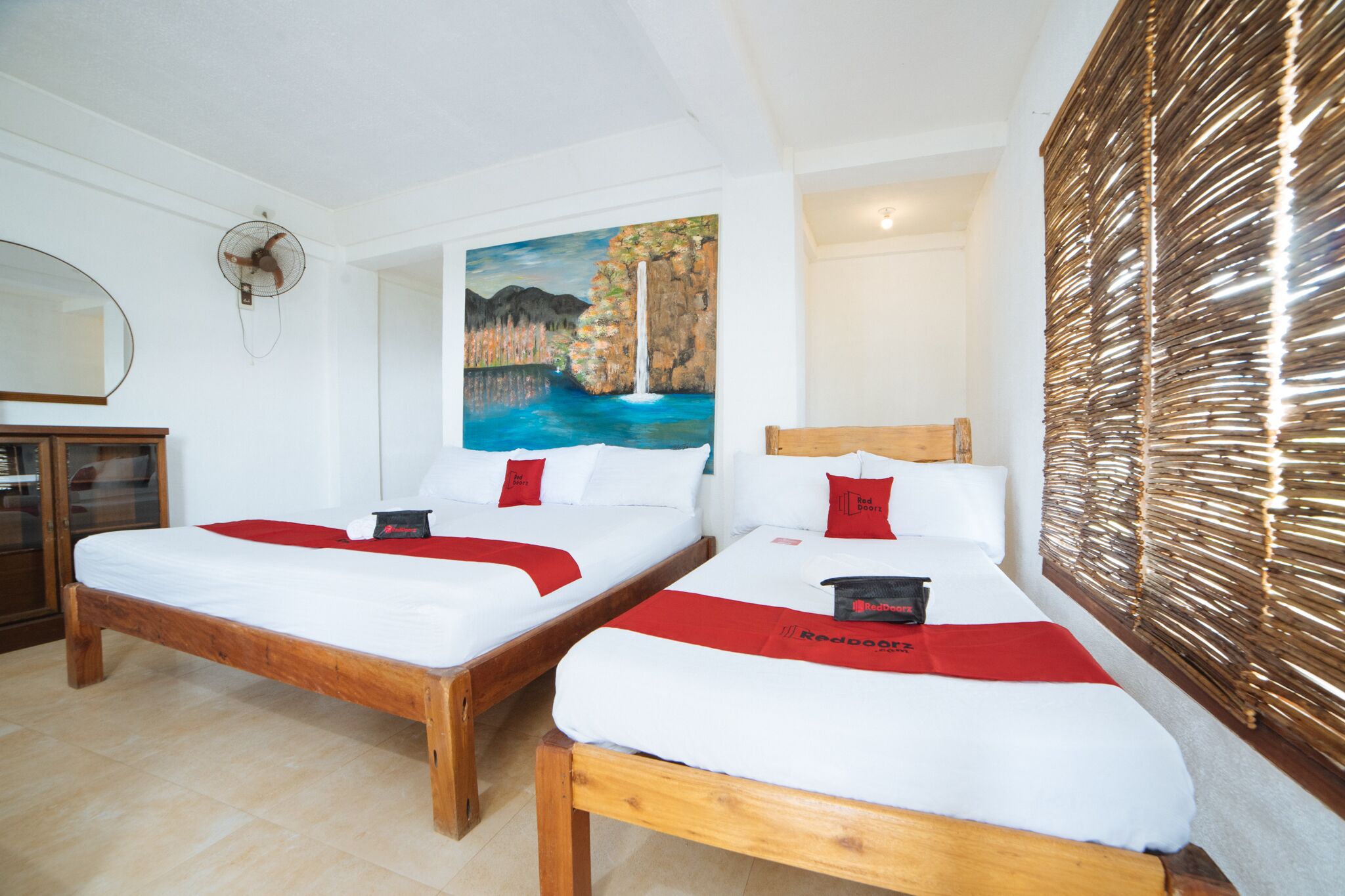 RedDoorz @ Sabang Beach Baler