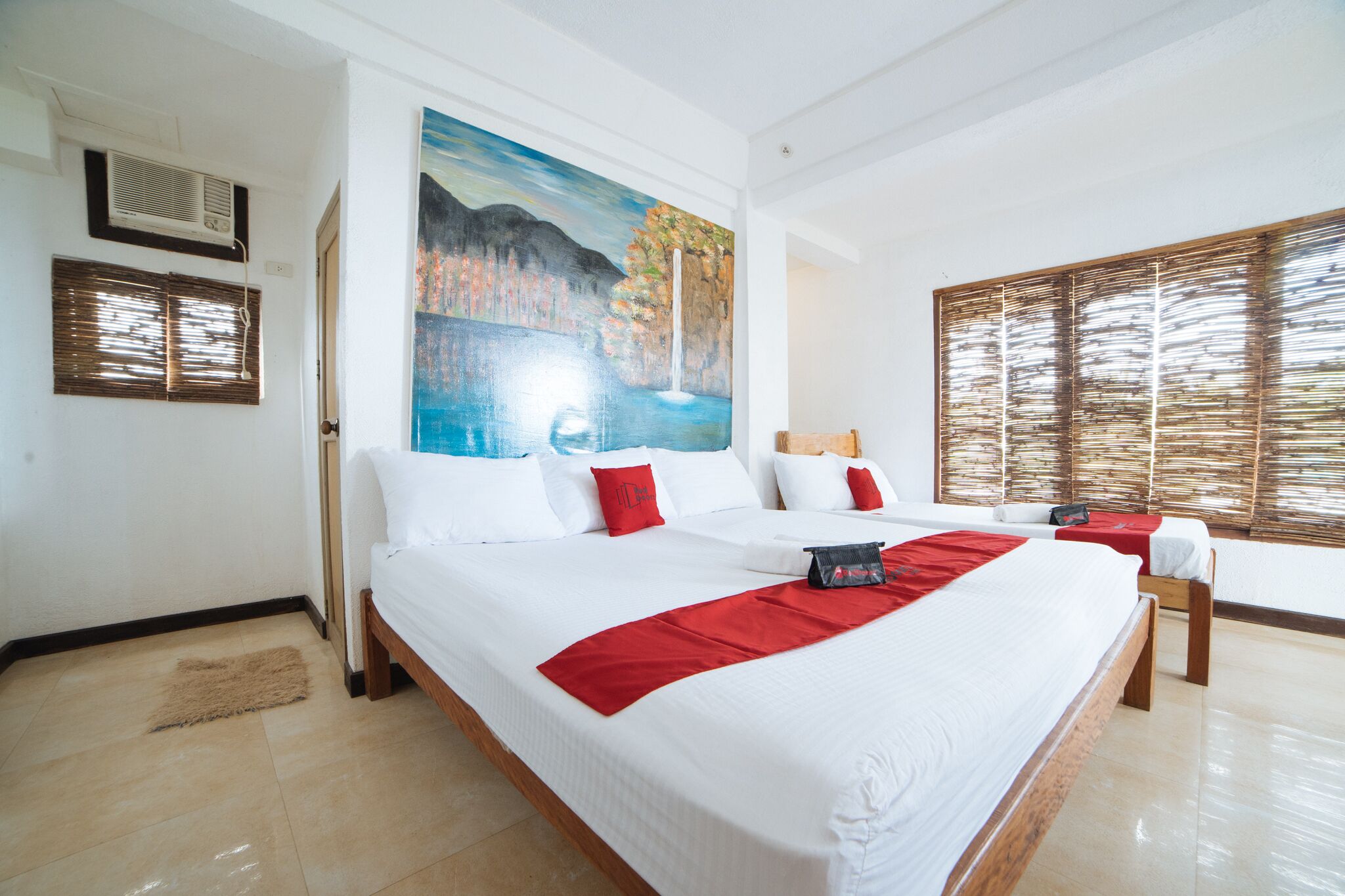 RedDoorz @ Sabang Beach Baler