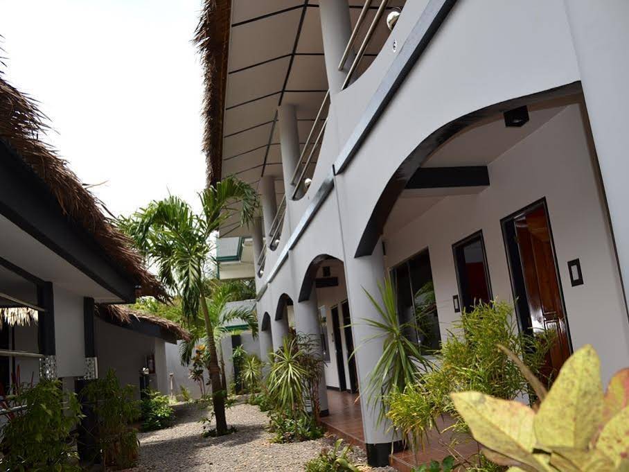 Micky Santoro Hotel & Restaurant