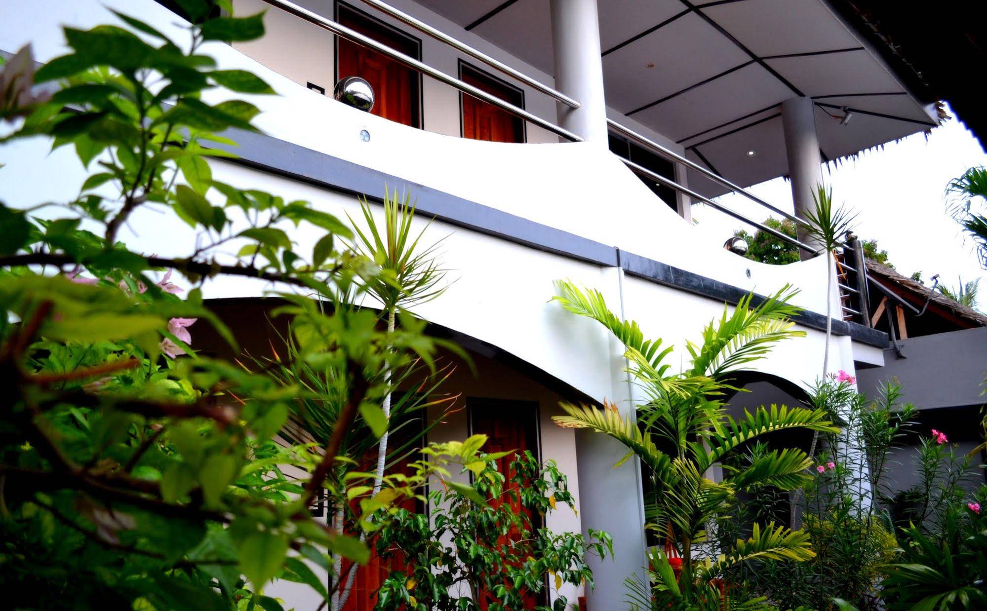 Micky Santoro Hotel & Restaurant