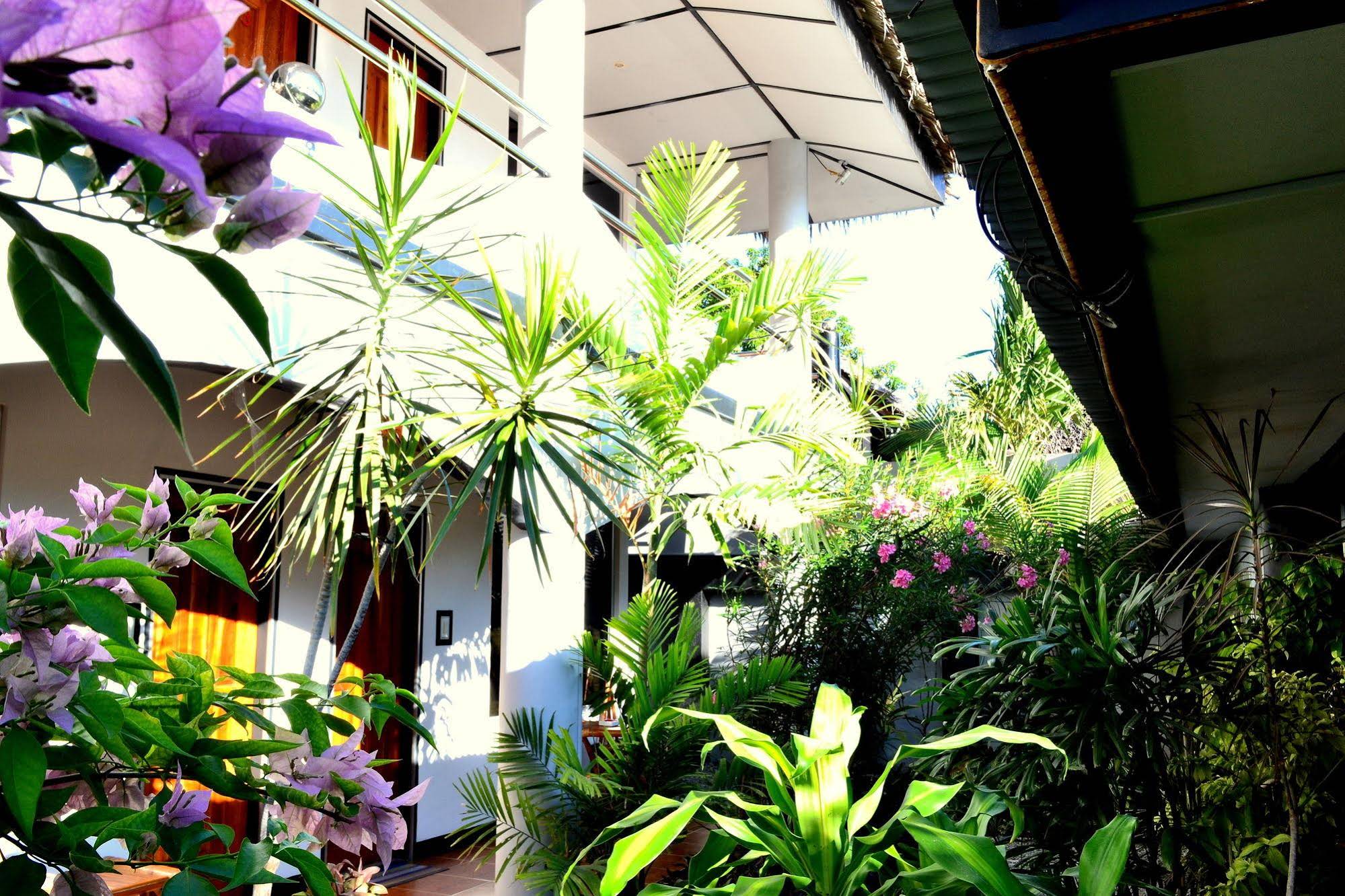 Micky Santoro Hotel & Restaurant