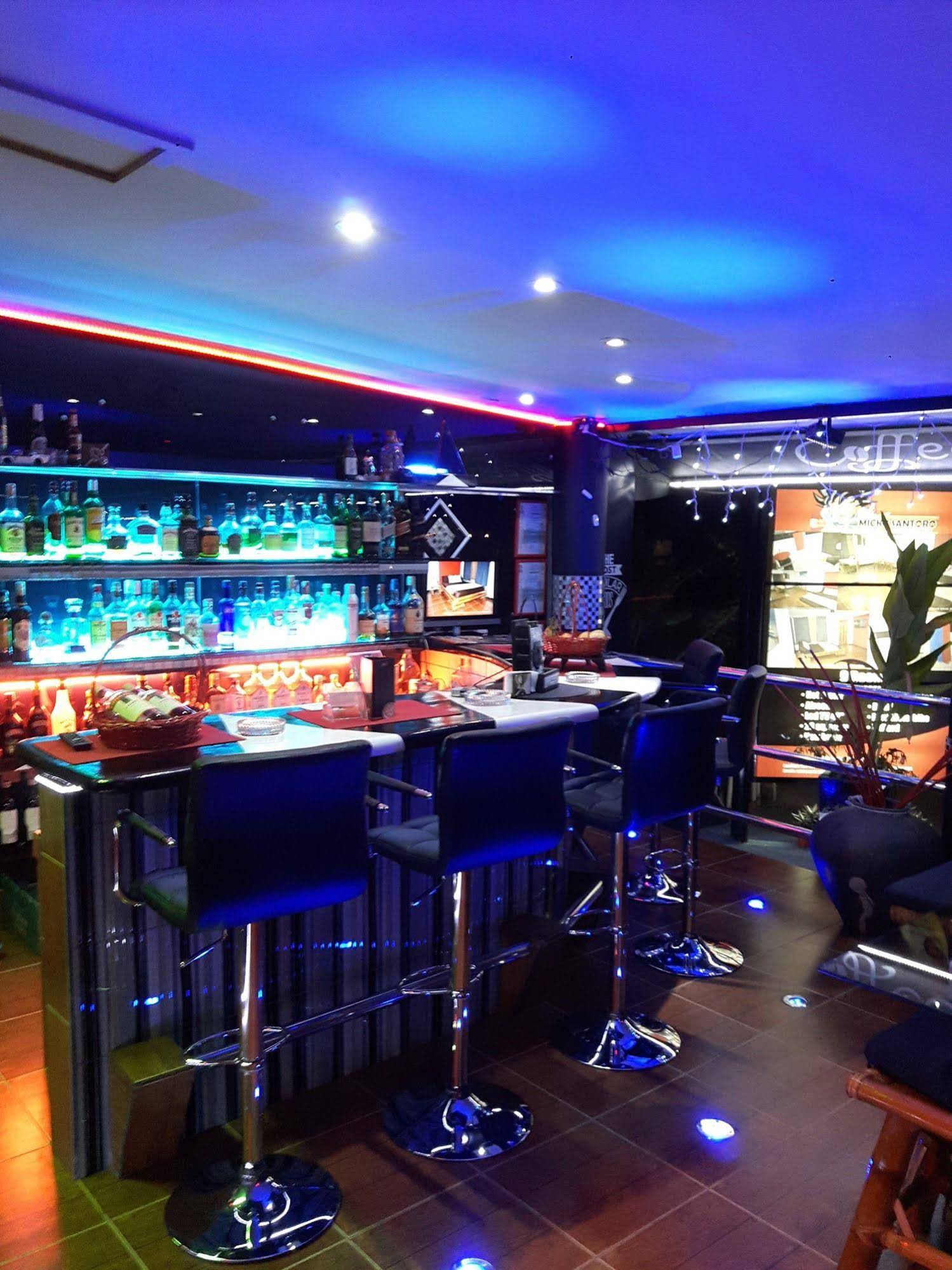 Micky Santoro Hotel & Restaurant