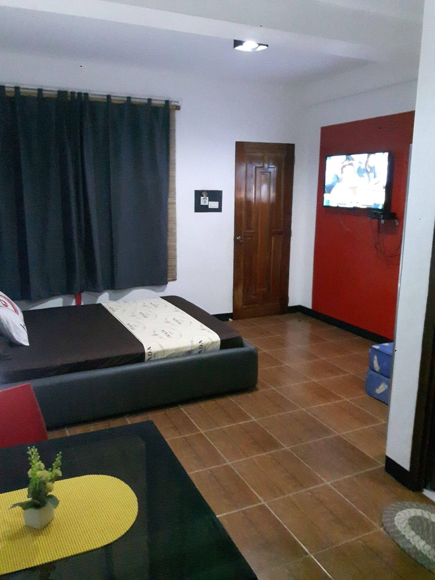 Micky Santoro Hotel & Restaurant