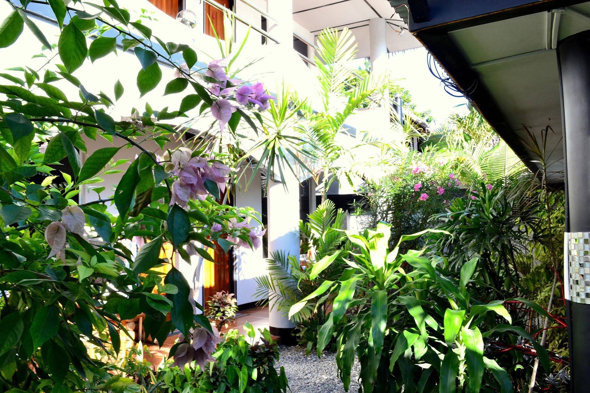 Micky Santoro Hotel & Restaurant