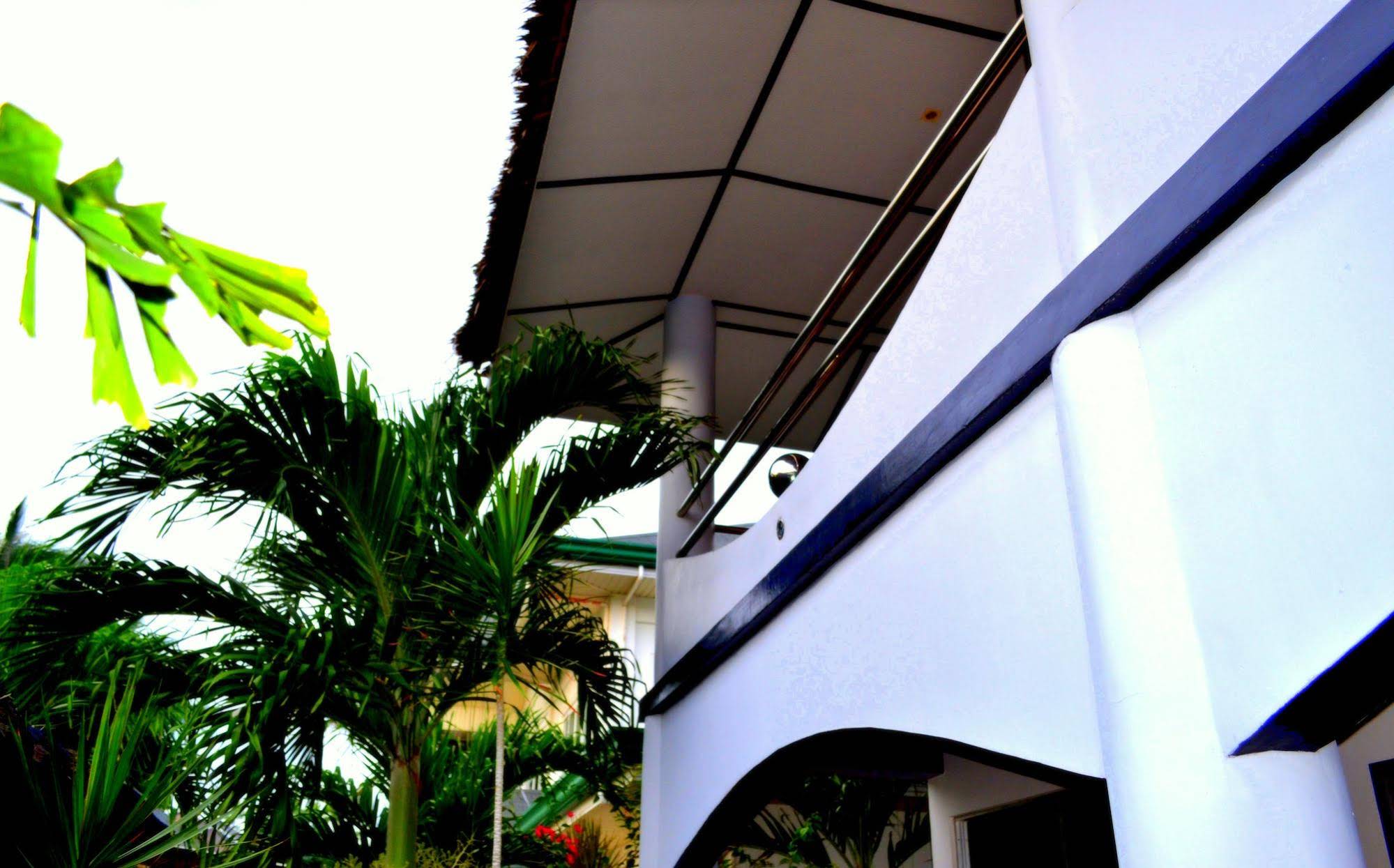 Micky Santoro Hotel & Restaurant