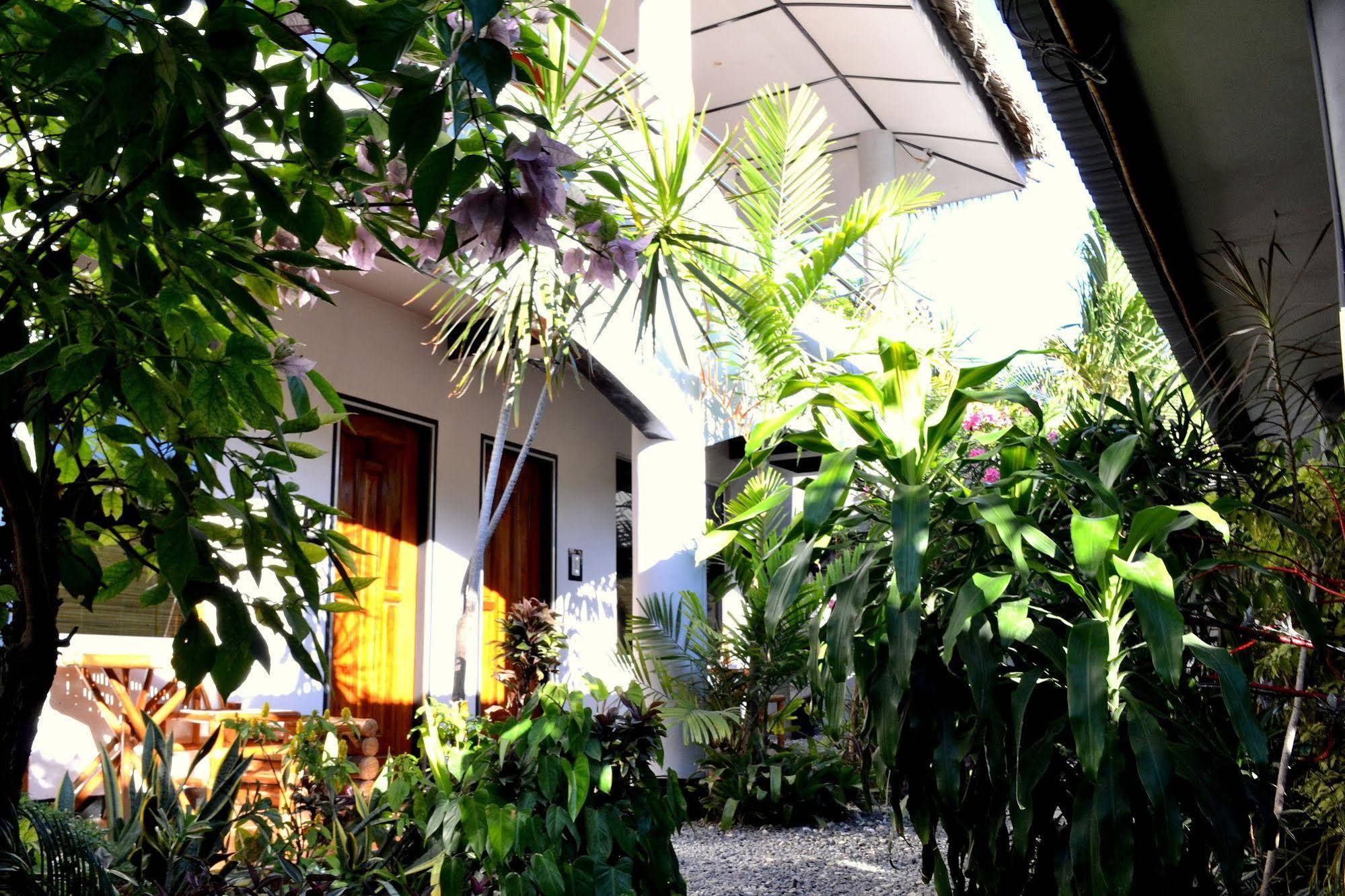 Micky Santoro Hotel & Restaurant