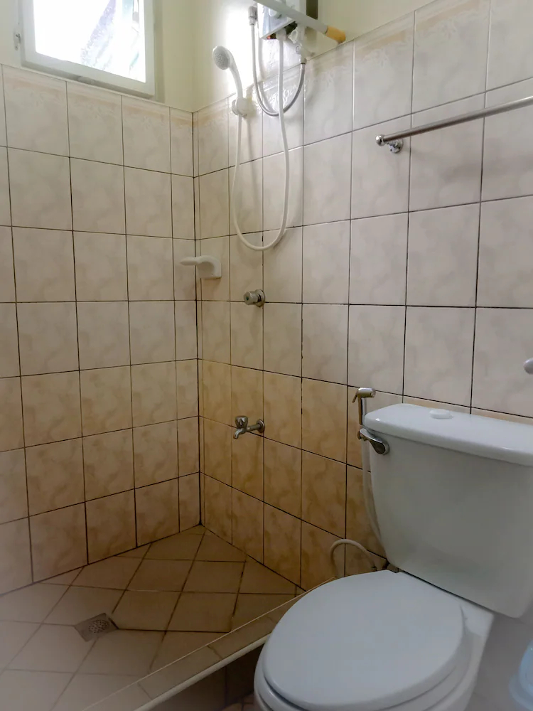 Den Den Guesthouse