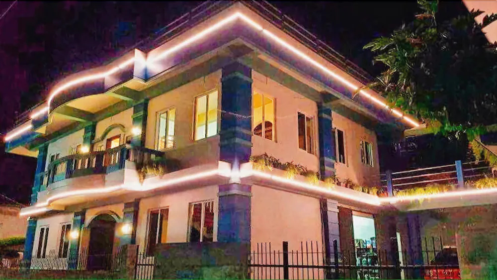 Den Den Guesthouse