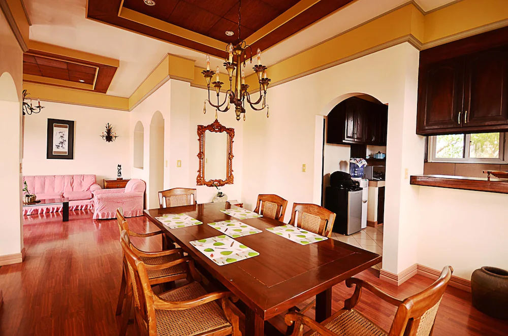 Den Den Guesthouse