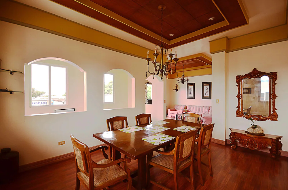 Den Den Guesthouse