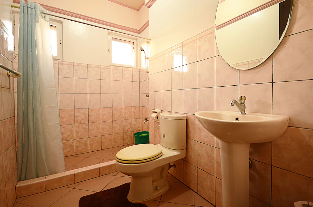 Den Den Guesthouse