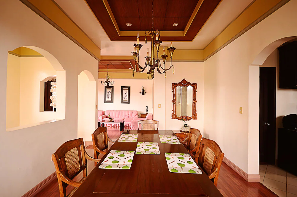 Den Den Guesthouse