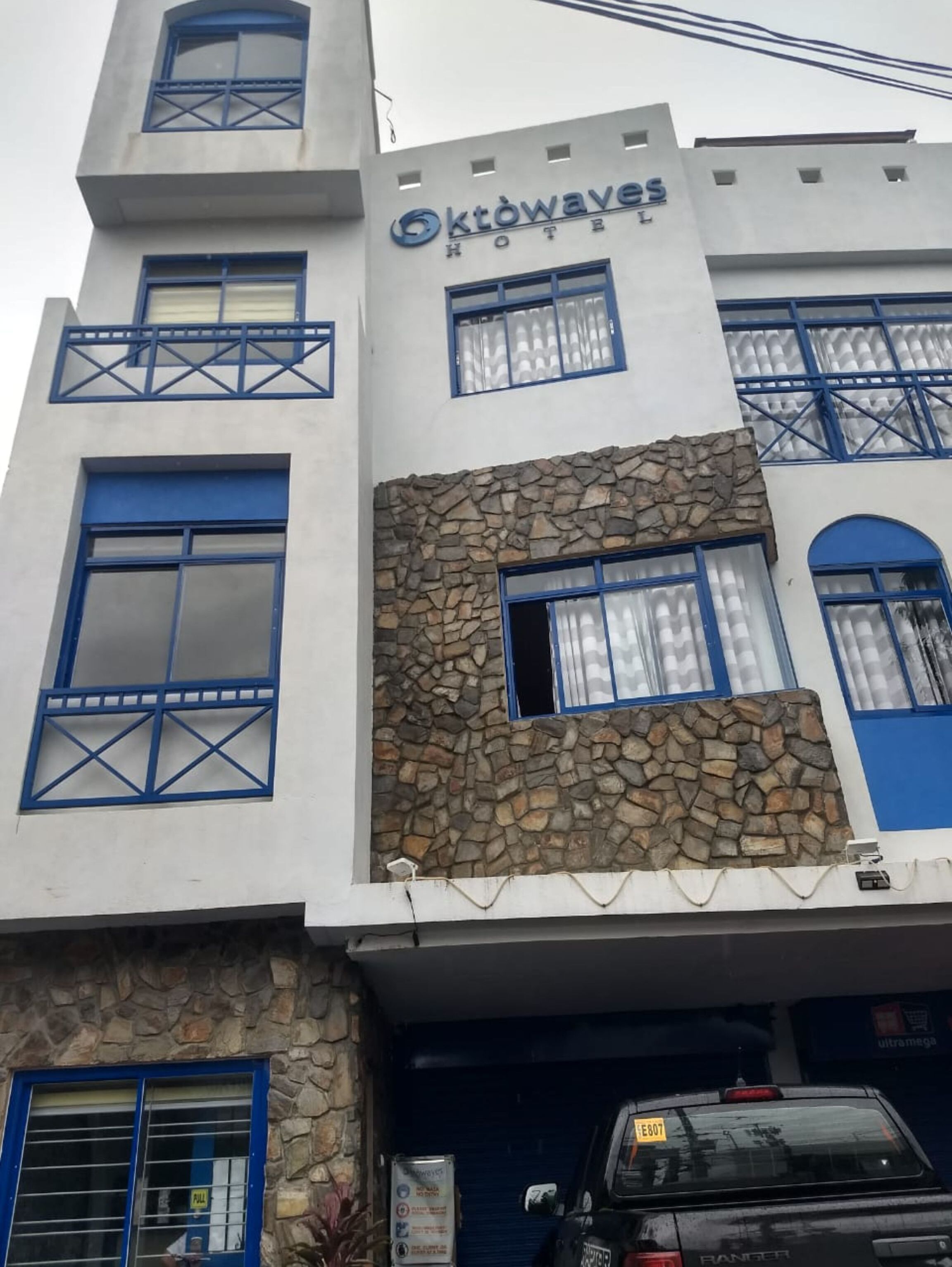 Oktowaves Hotel by OYO Rooms