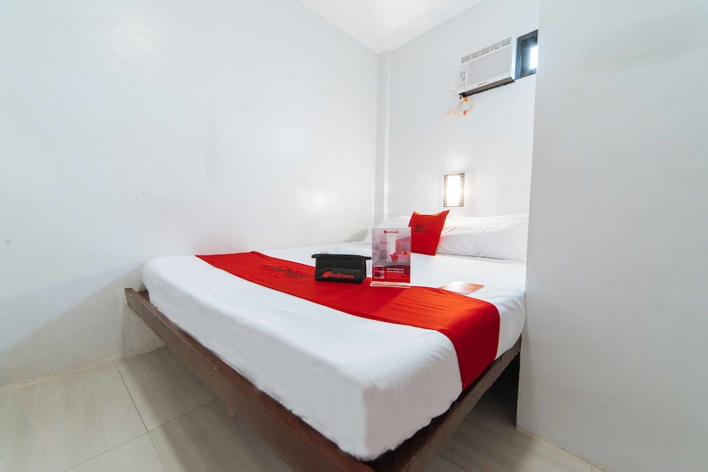 San Antonio Binan by RedDoorz