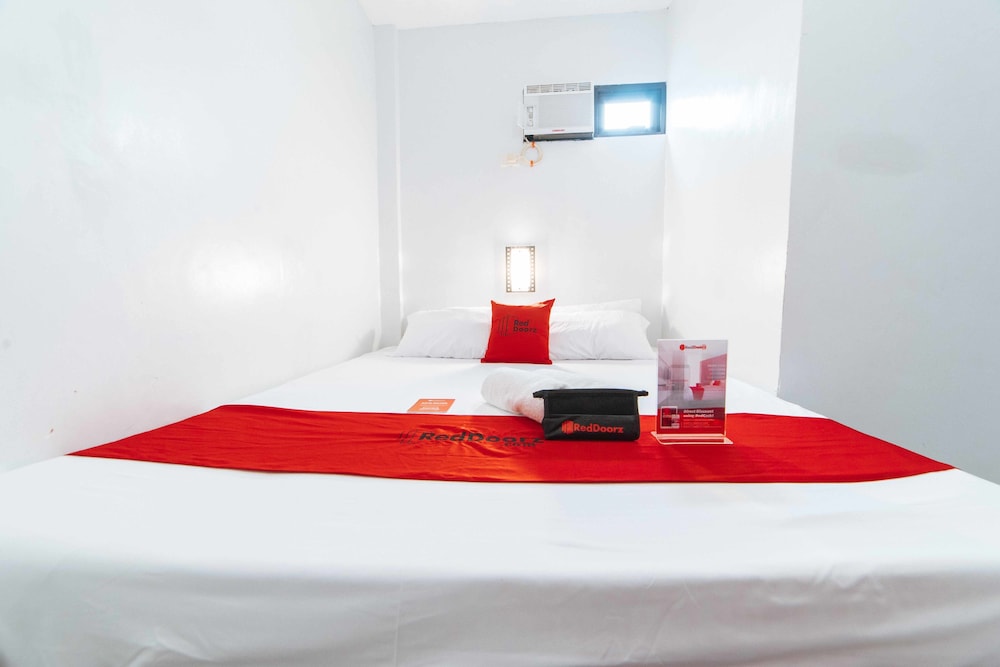 San Antonio Binan by RedDoorz