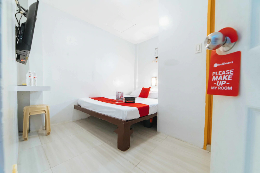San Antonio Binan by RedDoorz