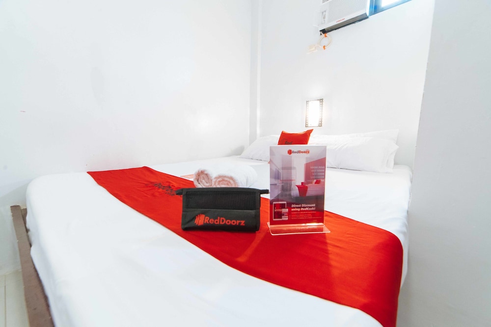 San Antonio Binan by RedDoorz
