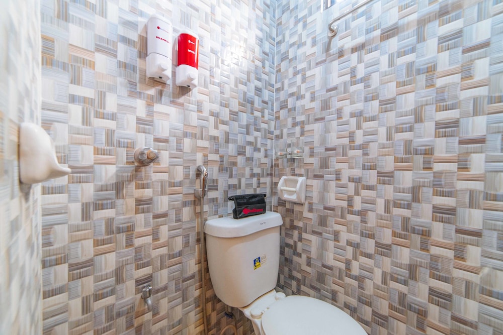 San Antonio Binan by RedDoorz