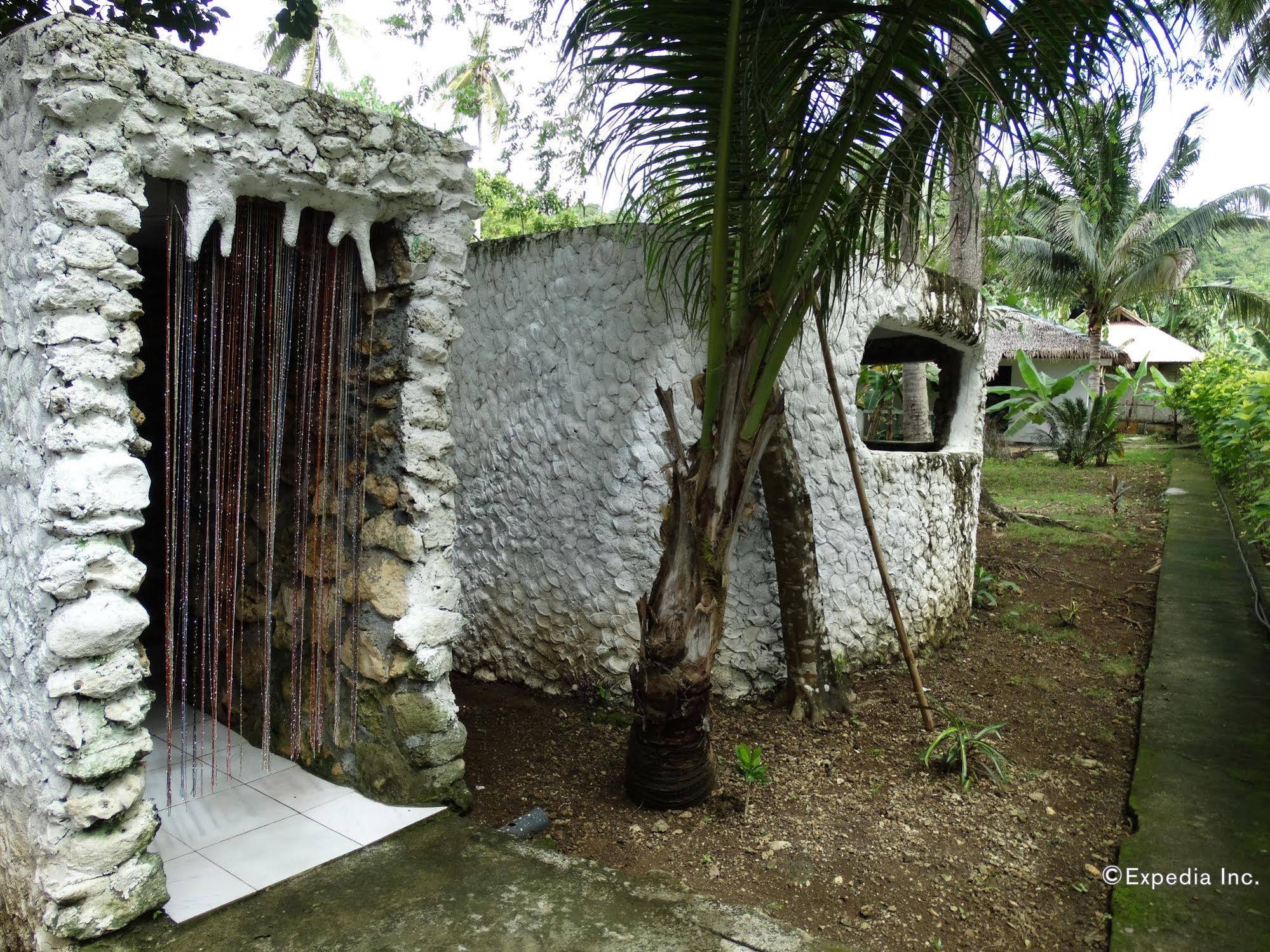 Coco White Beach Resort
