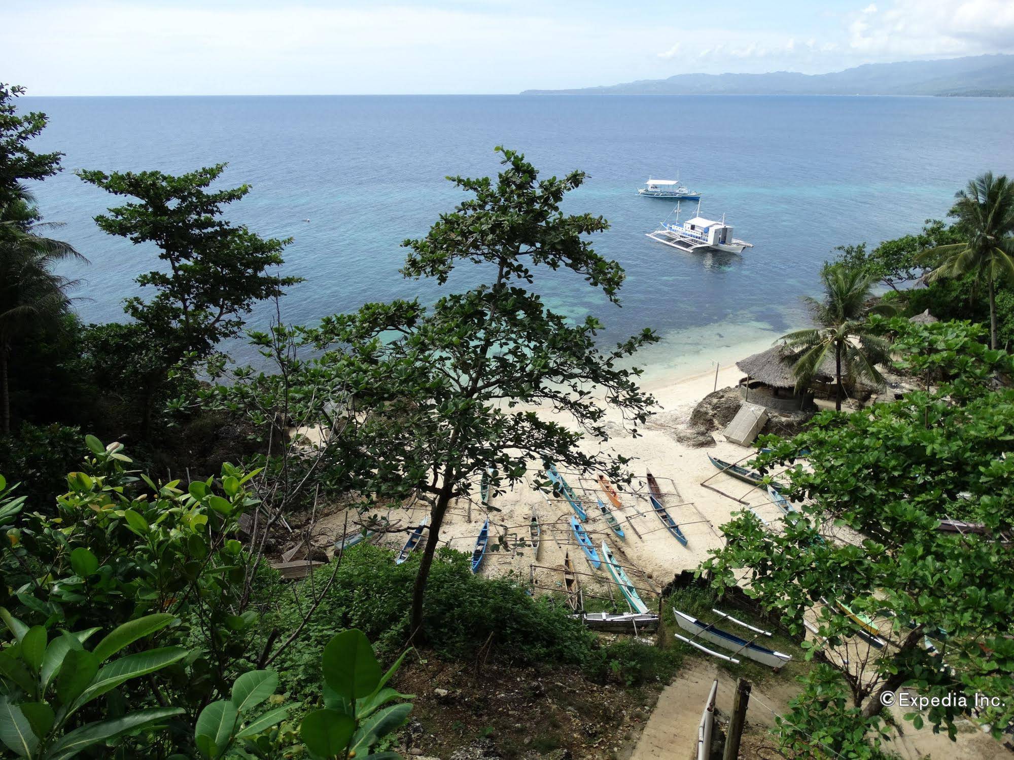 Coco White Beach Resort