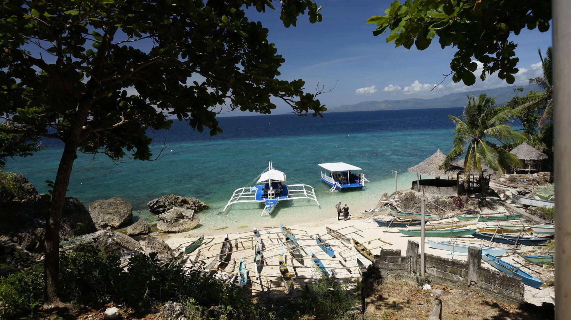 Coco White Beach Resort