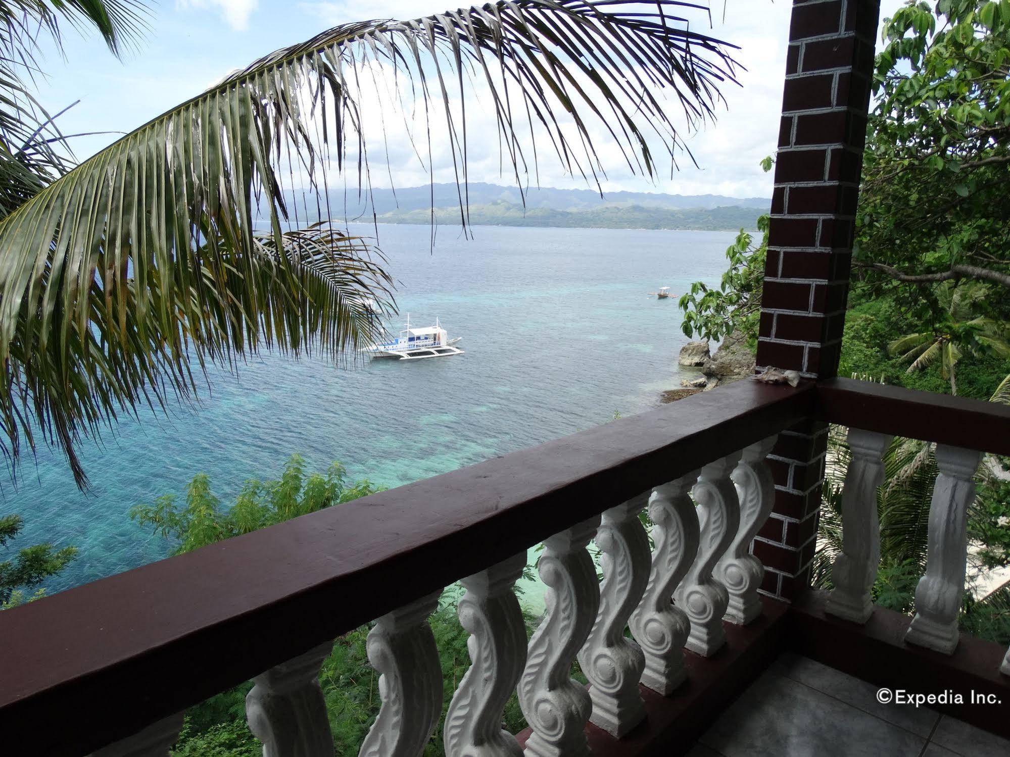 Coco White Beach Resort
