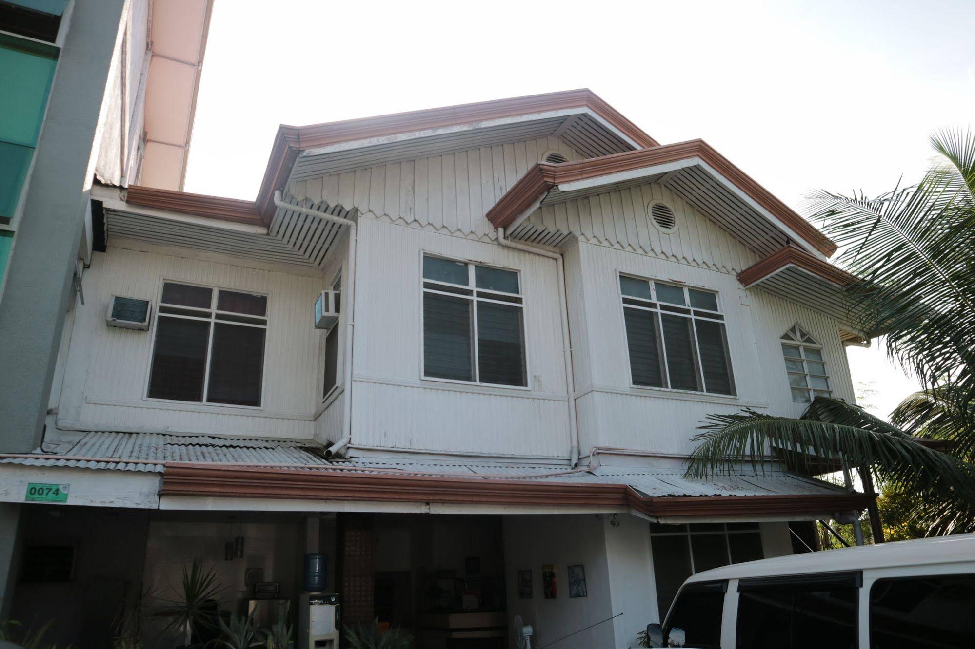 Newport Oak Pension Inn