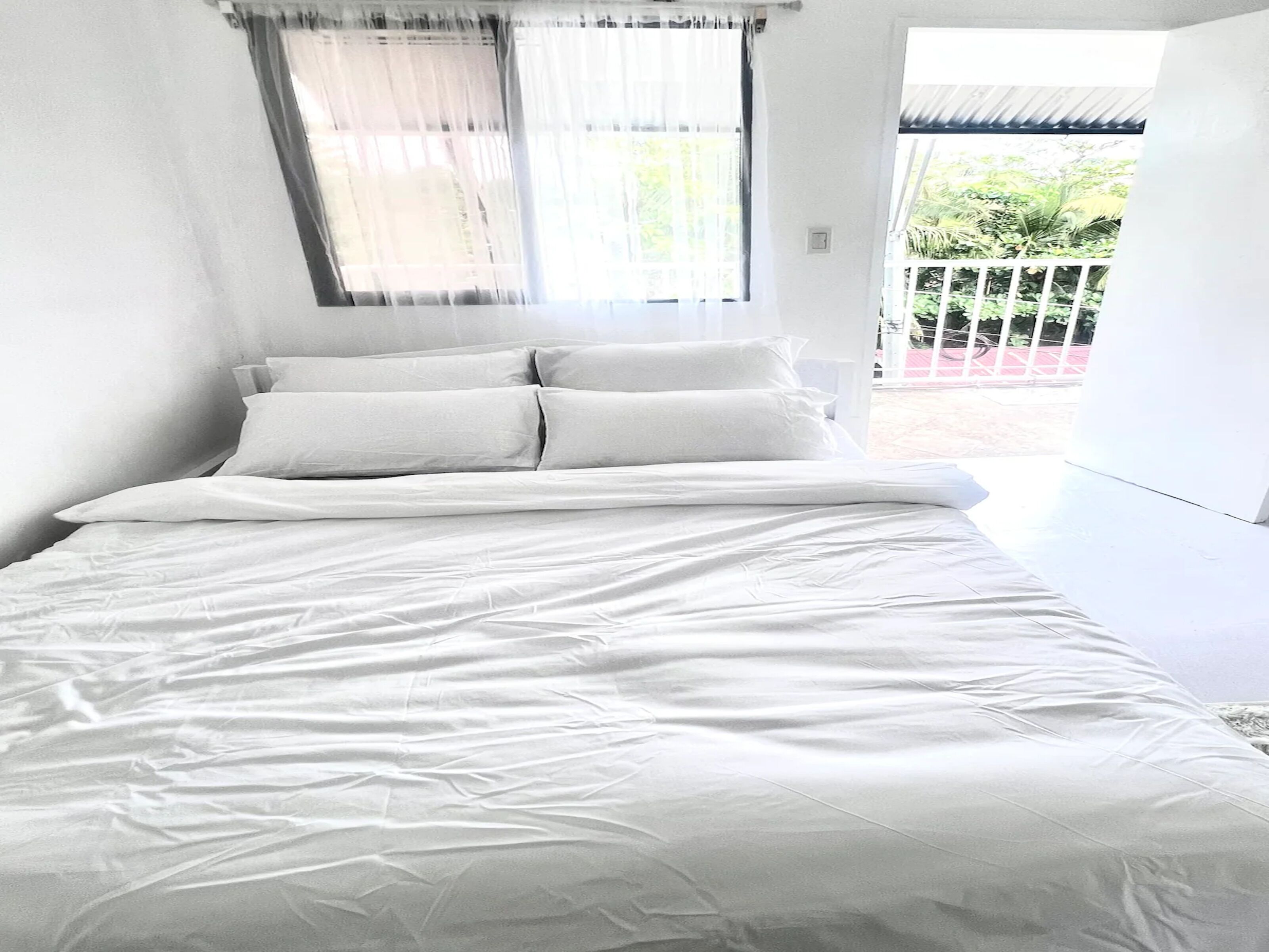 Blanche Hotel by OYO