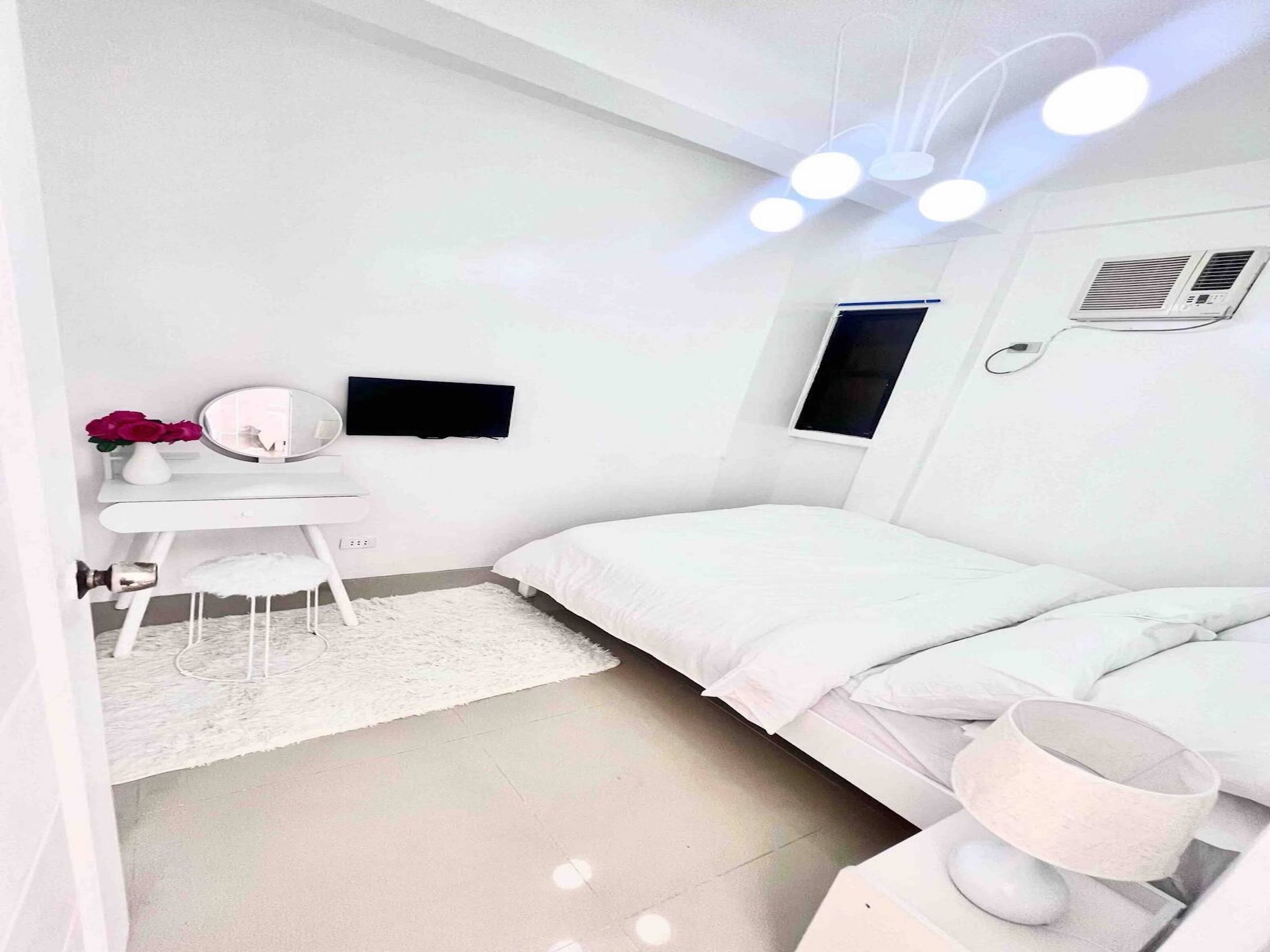Blanche Hotel by OYO
