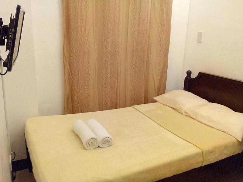 Budget Room Boracay Island Hostel
