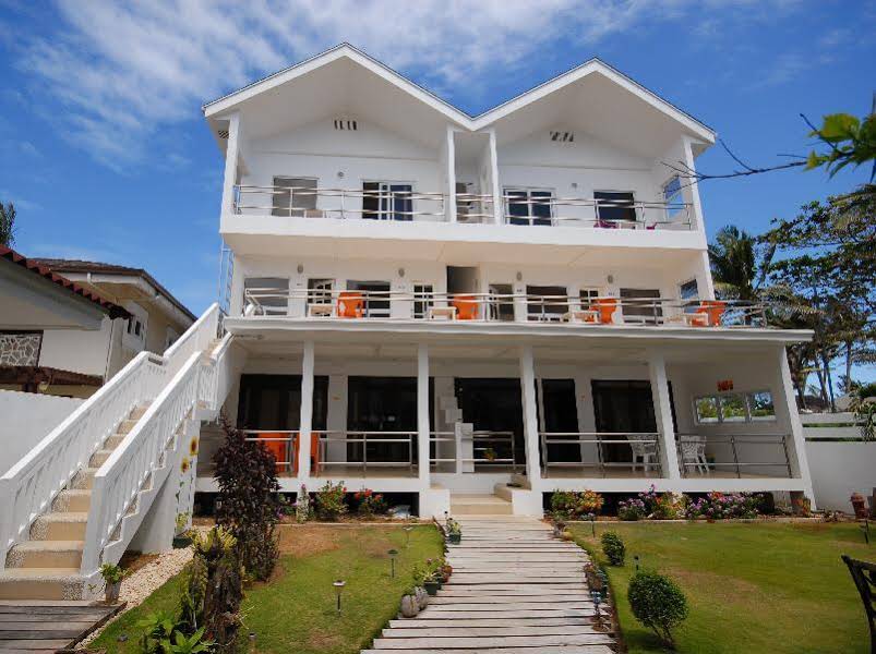Club Boracay Apartelle
