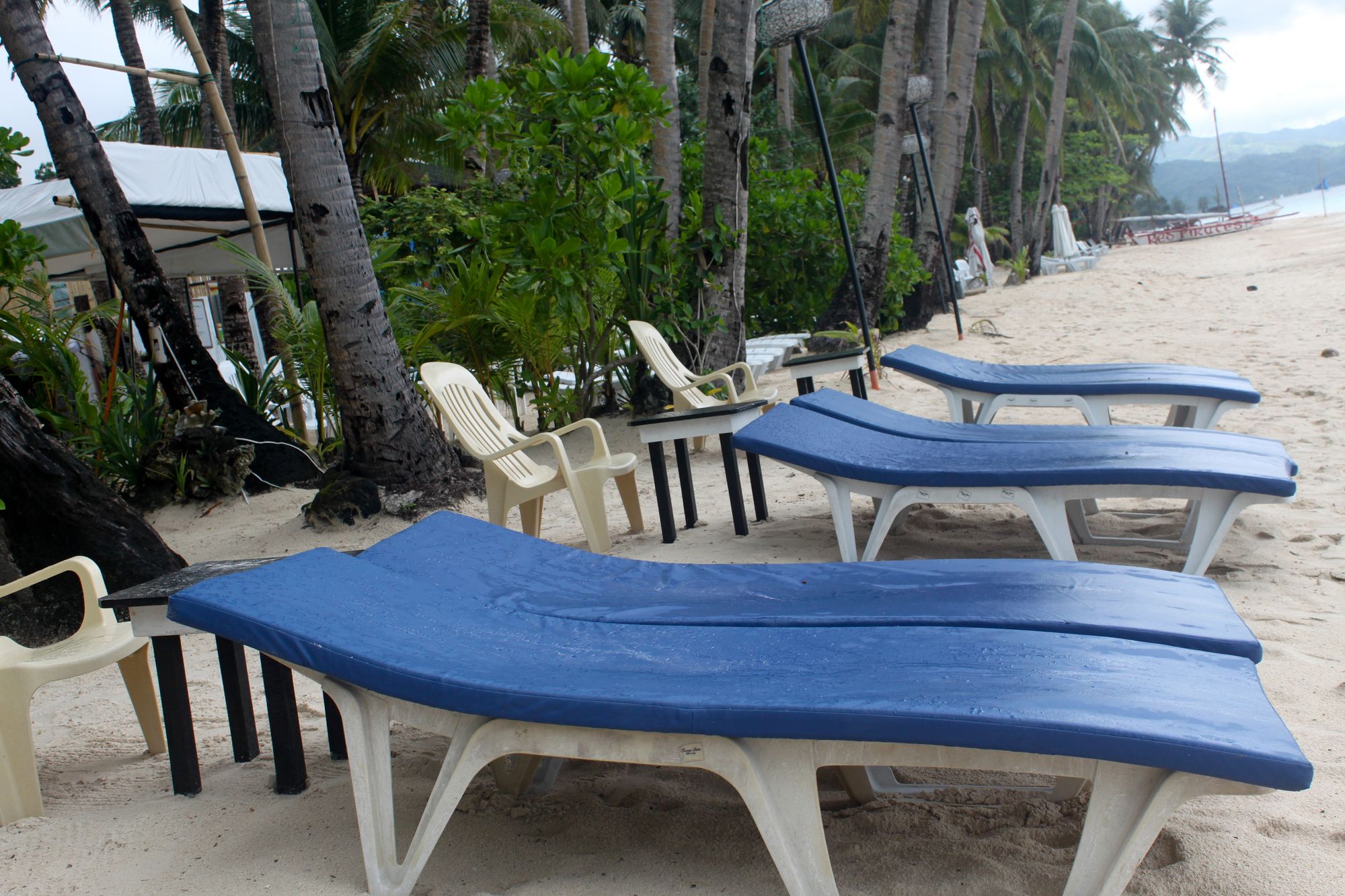 Cocoloco Boracay Beach Resort