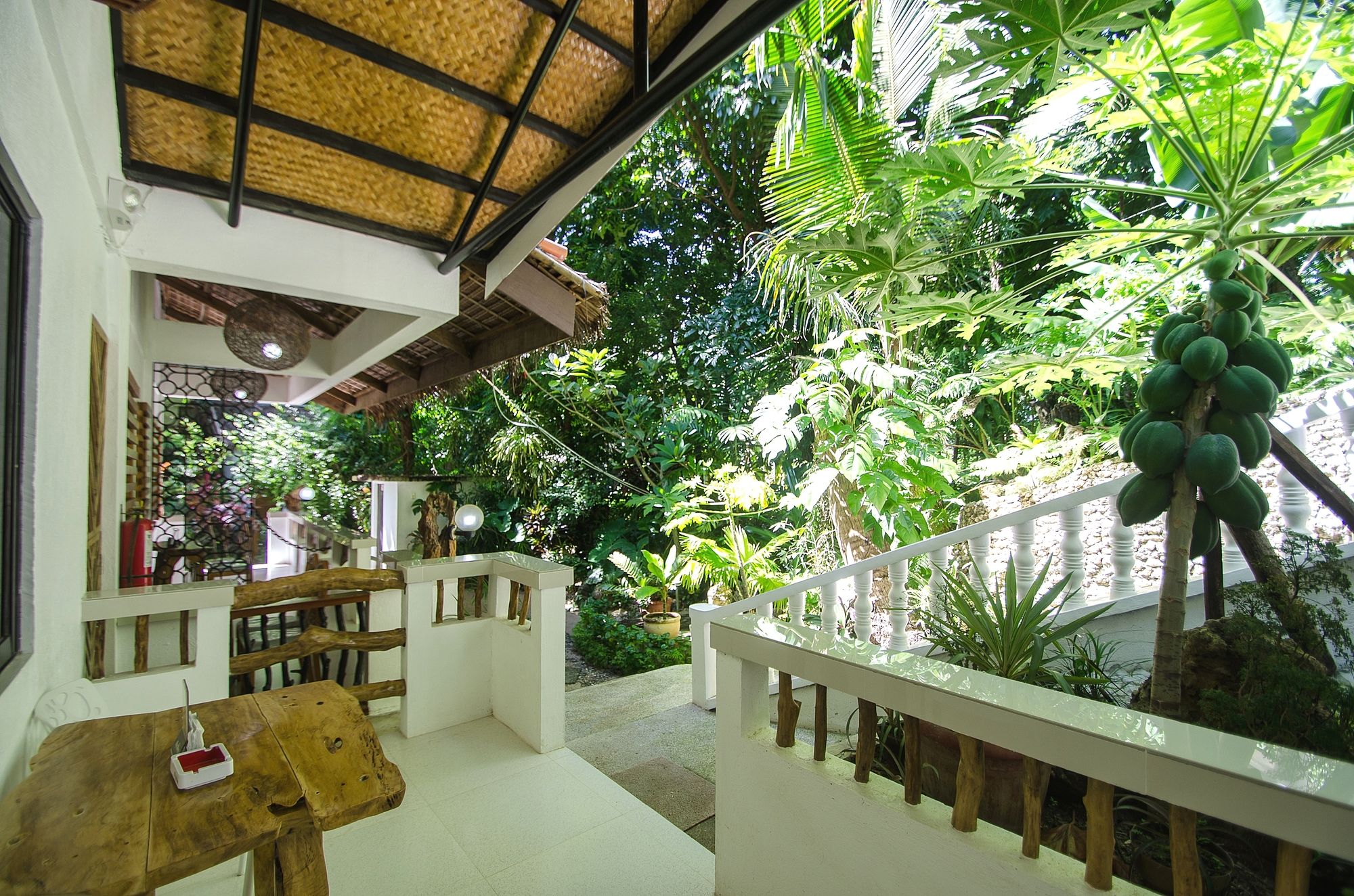 Cocoloco Boracay Beach Resort