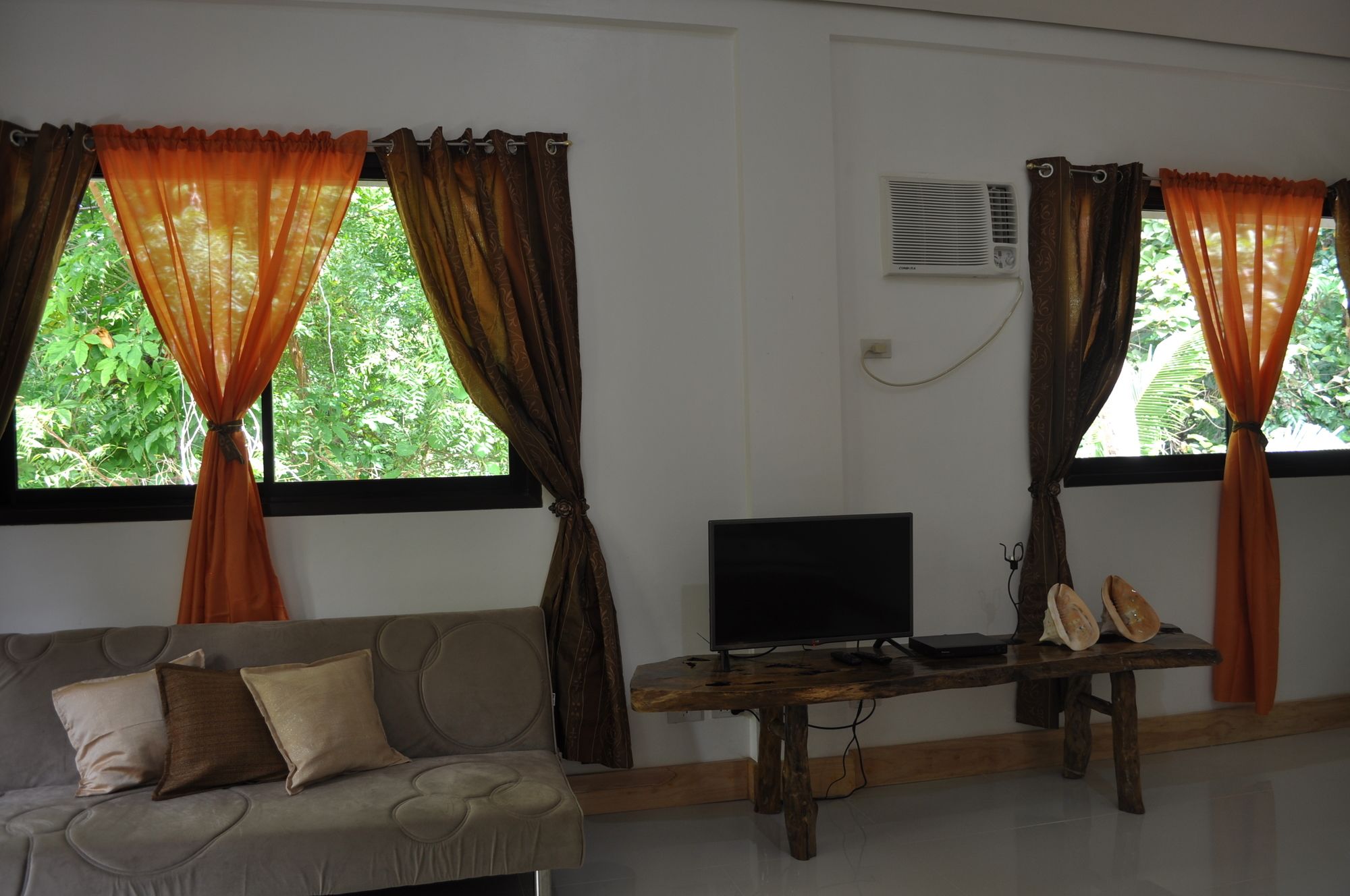 Cocoloco Boracay Beach Resort