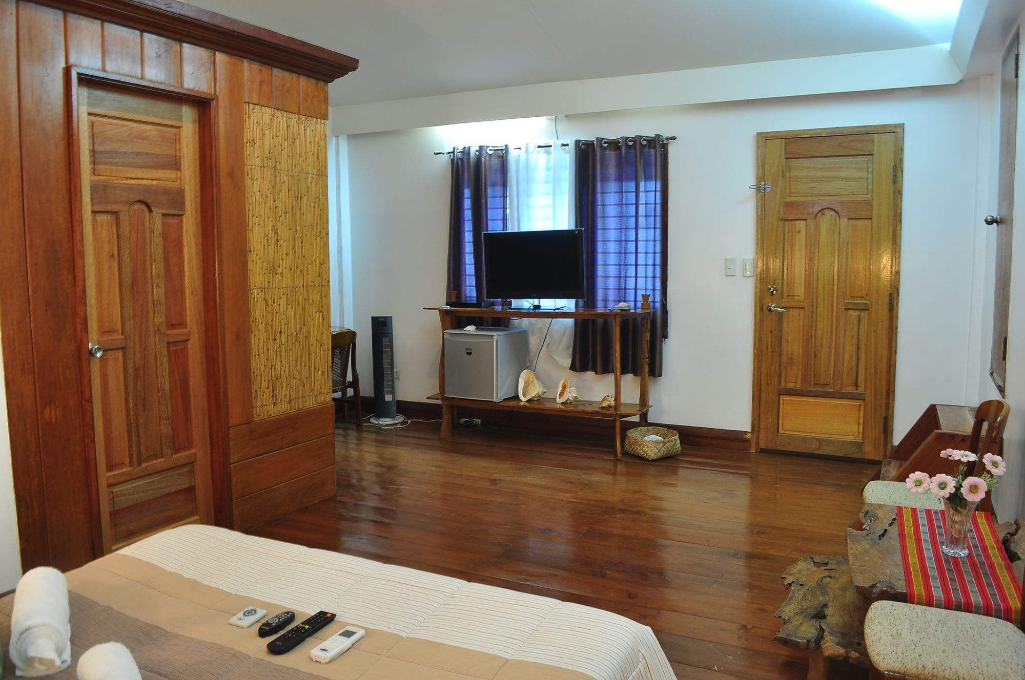 Cocoloco Boracay Beach Resort