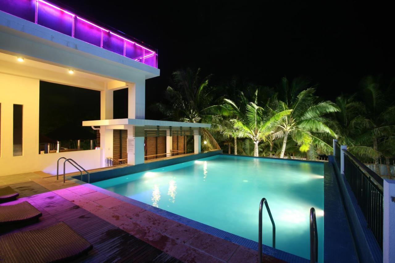 Crown Regency Beach Resort