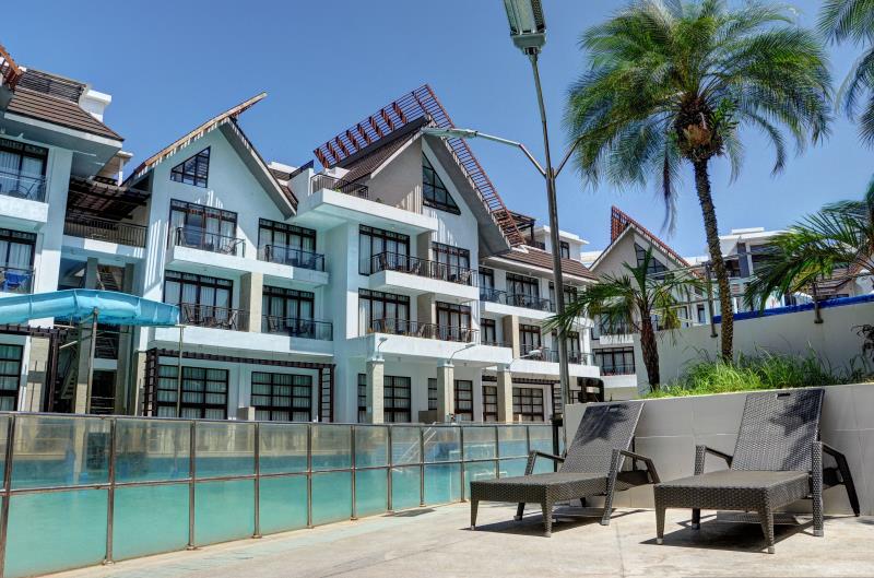 Crown Regency Resort & Convention Center