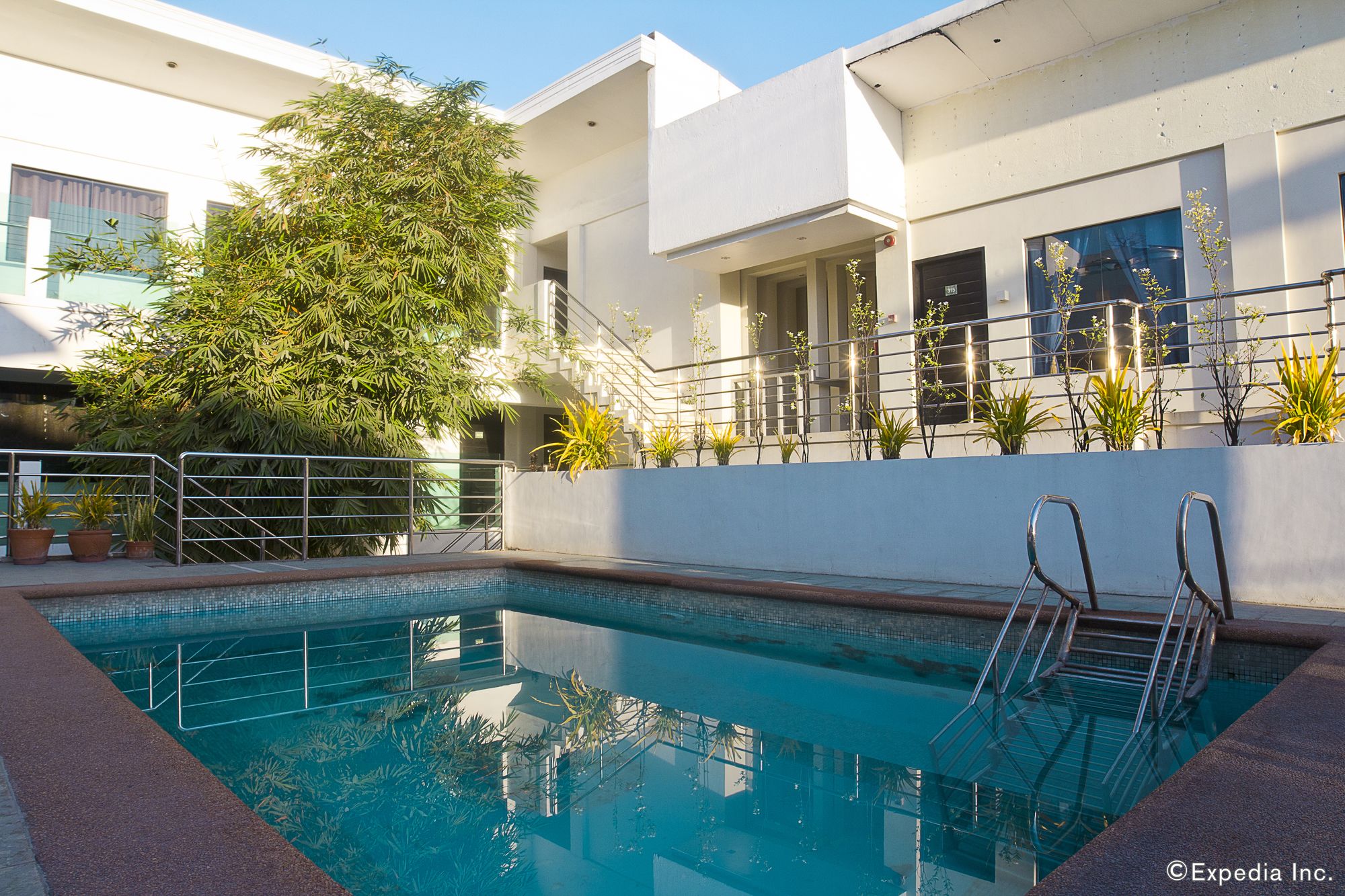Erus Suites