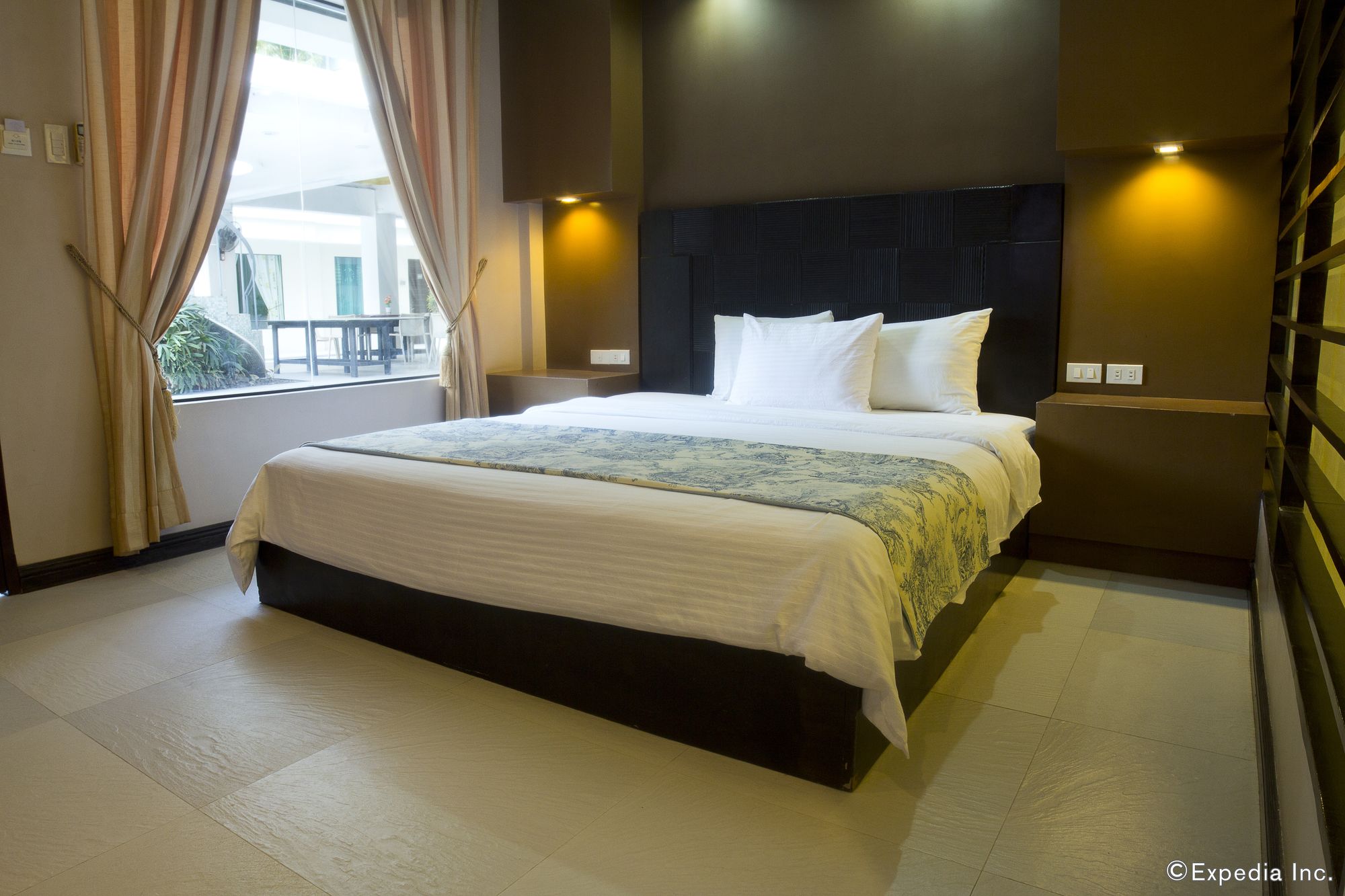 Erus Suites