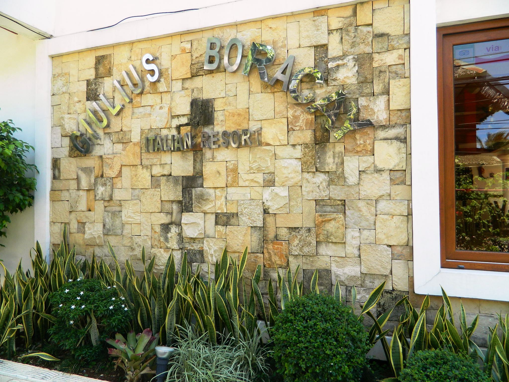 Giulius Boracay Italian Resort